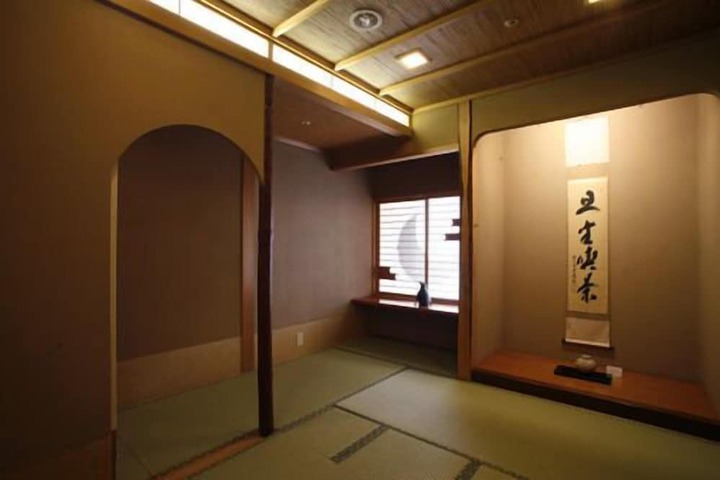 Room 18 of 53
