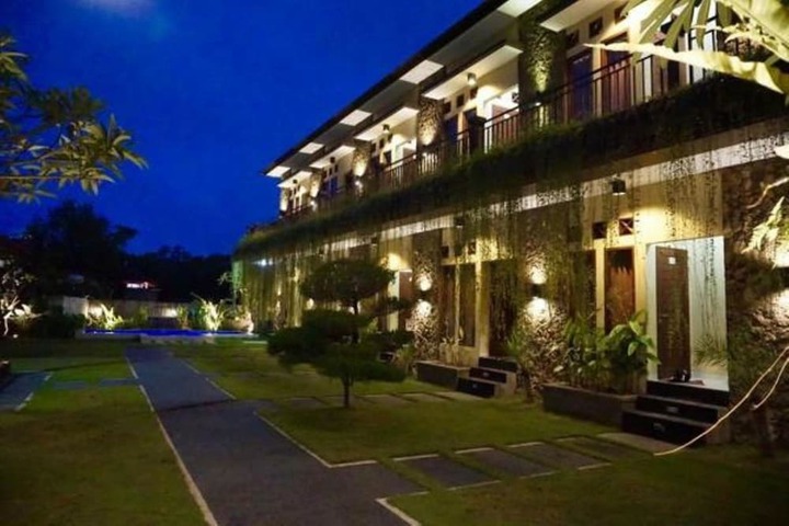 Hotel Exterior 37 of 41