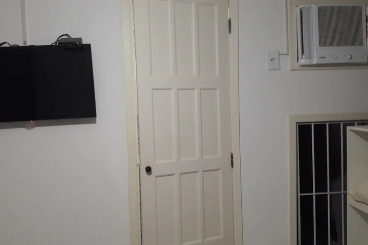 Room 4 of 7