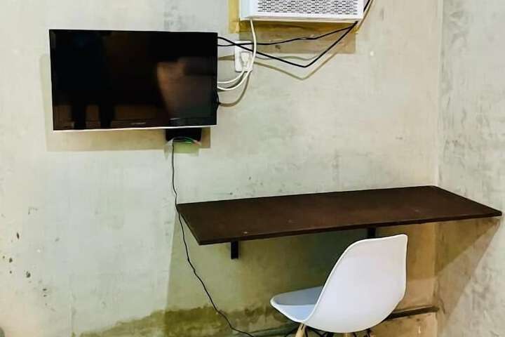 Room 9 of 26