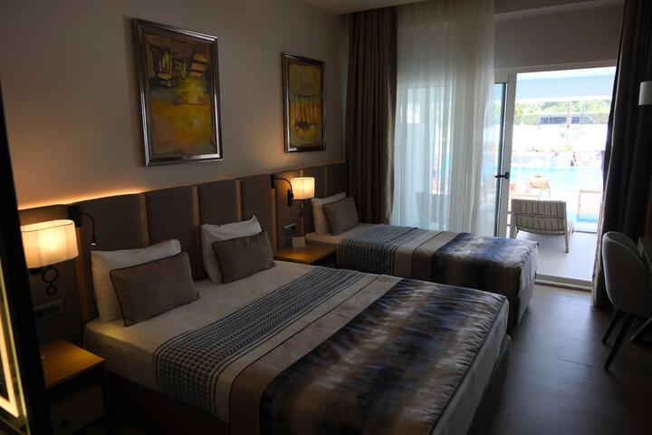 Room 6 of 125