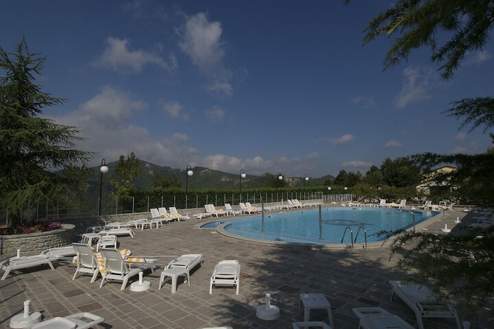 Pool 14 of 33