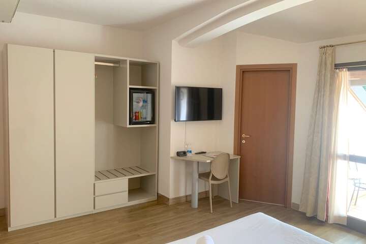Room 9 of 41