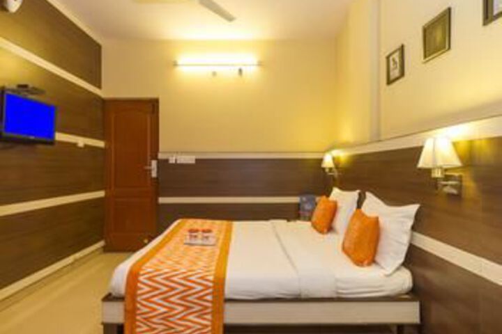 Room 4 of 18