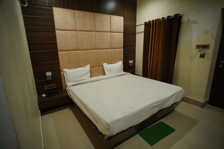 Room 12 of 19