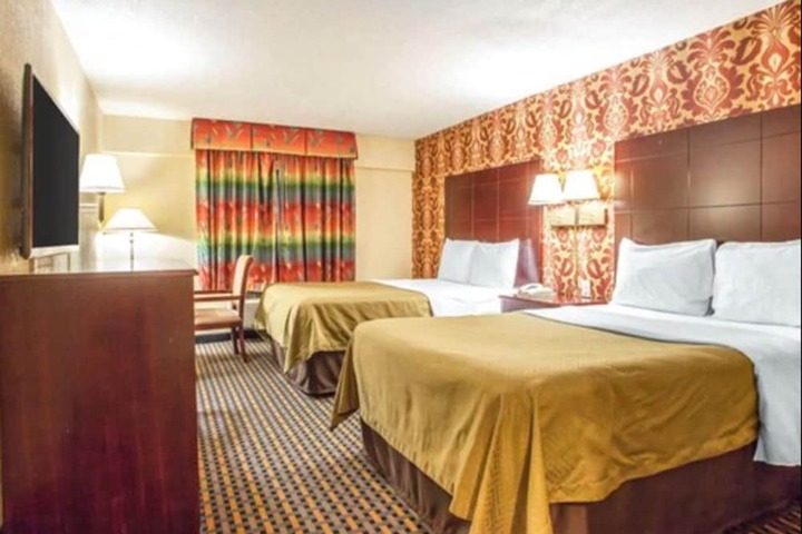 2 Double Beds (10 of 13)