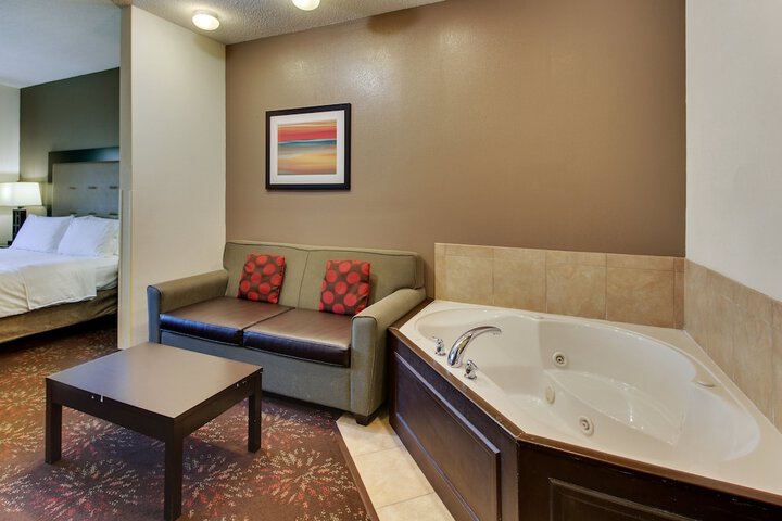 Room 15 of 77