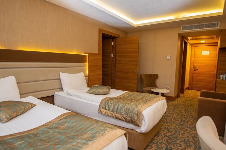 Room 17 of 171