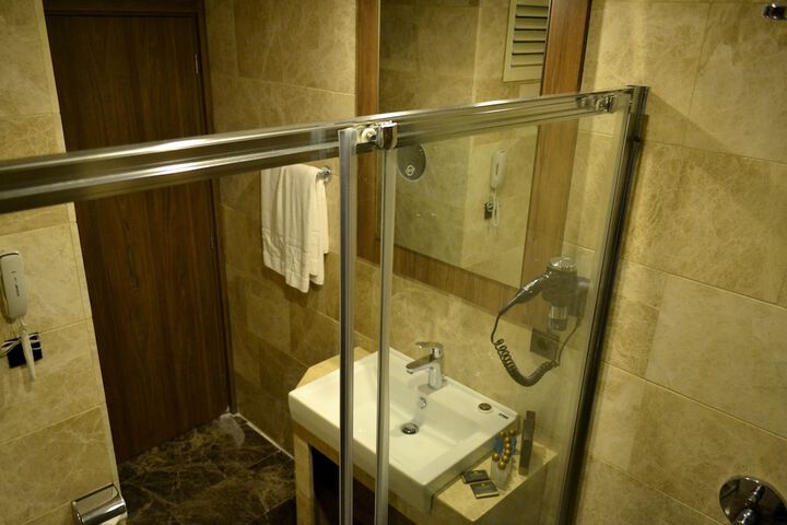 Room 12 of 35