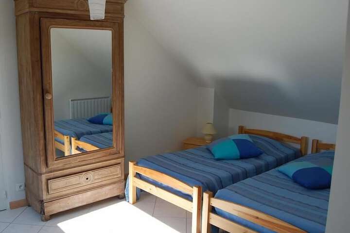 Room 4 of 12