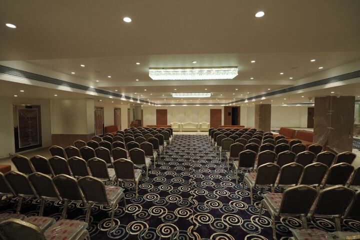Ballroom/Hall 93 of 102