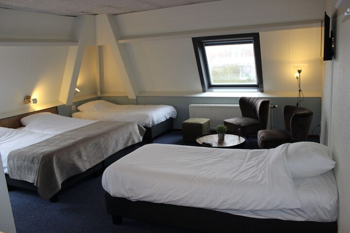 Room 14 of 30