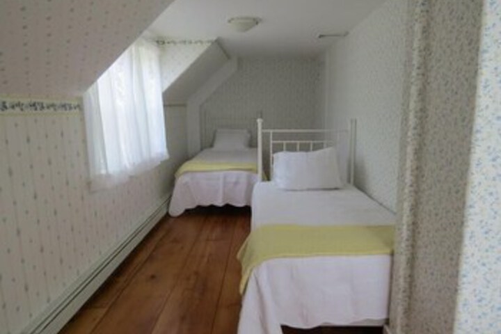 Room 12 of 16