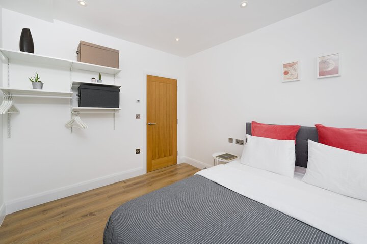 Room 14 of 86