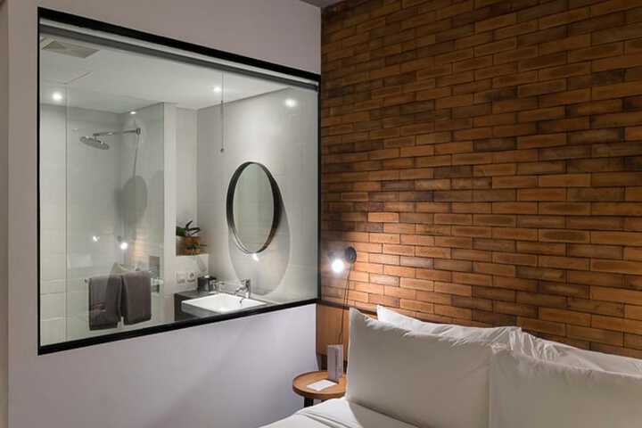 Room 17 of 52