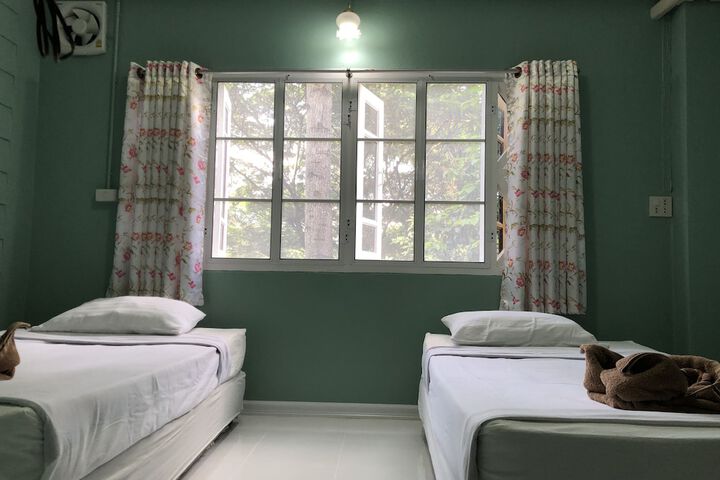 Room 9 of 34