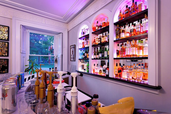 Lounge 40 of 61
