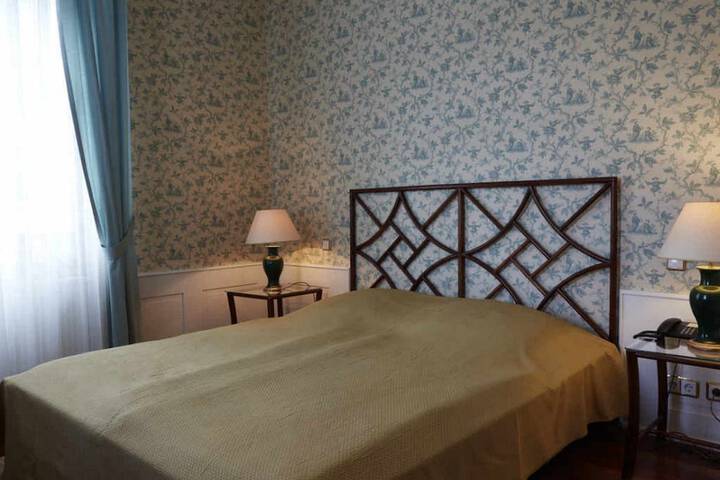 Room 8 of 32