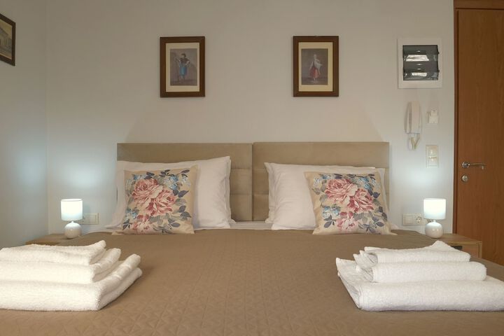 Room 2 of 10