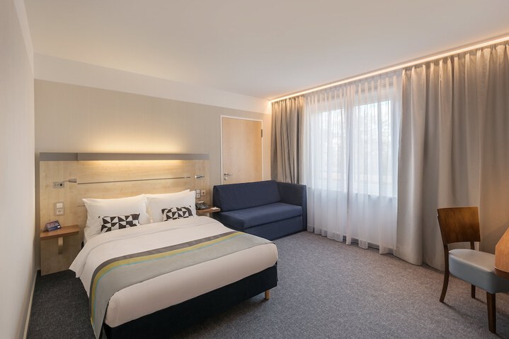 Room 7 of 47