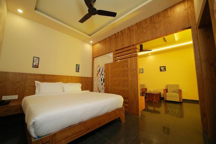Room 8 of 11