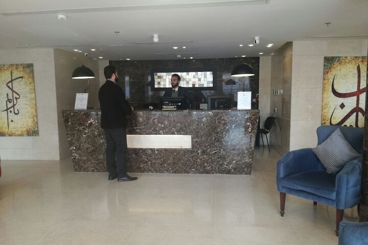 Check-in/check-out kiosk