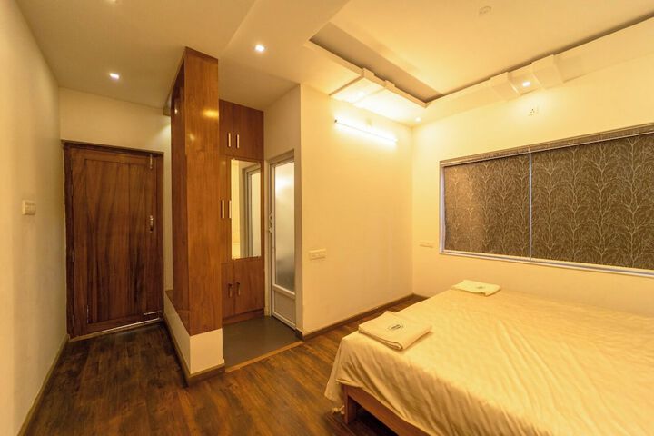 Room 2 of 68