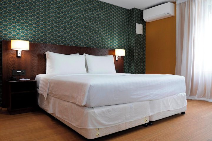 Room 8 of 103