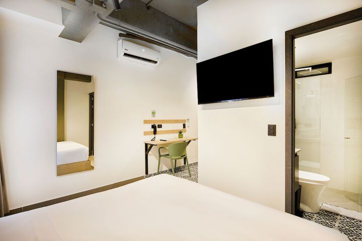 Room 16 of 37