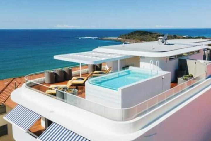 Pool 60 of 76