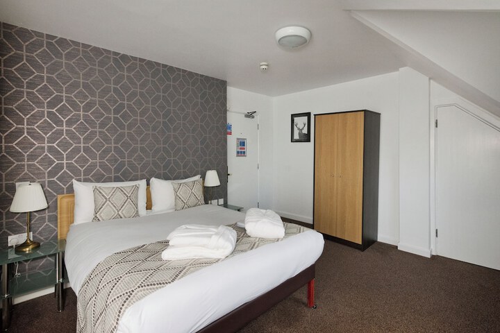 Room 3 of 42