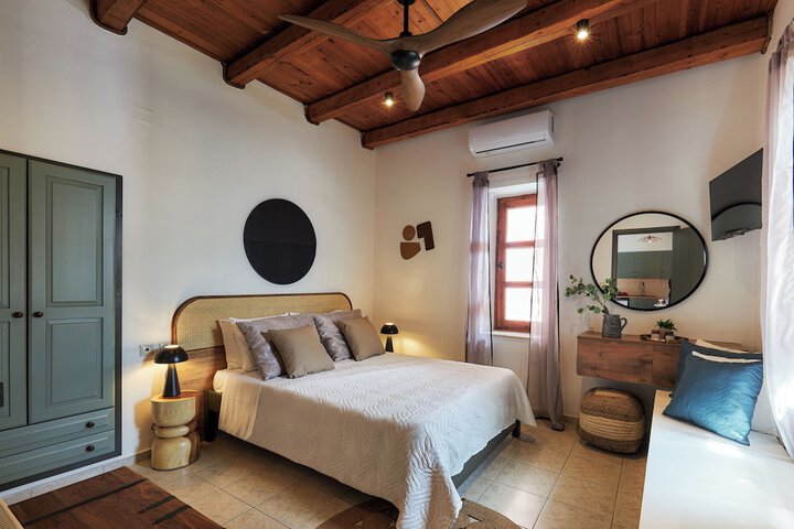 Room 4 of 82