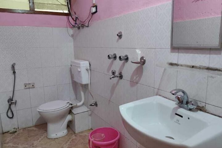 Room 9 of 10