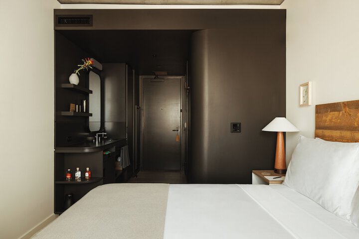 Room 27 of 114