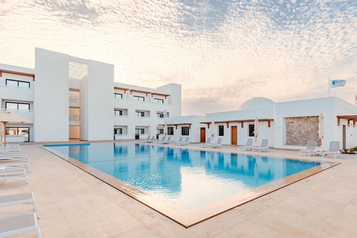 Pool 52 of 163