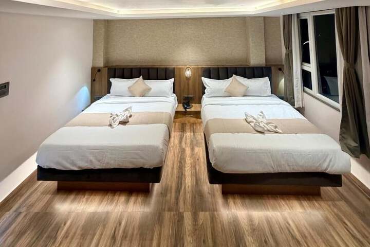 Room 2 of 32