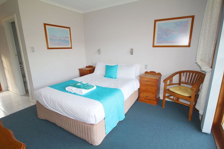Room 4 of 32