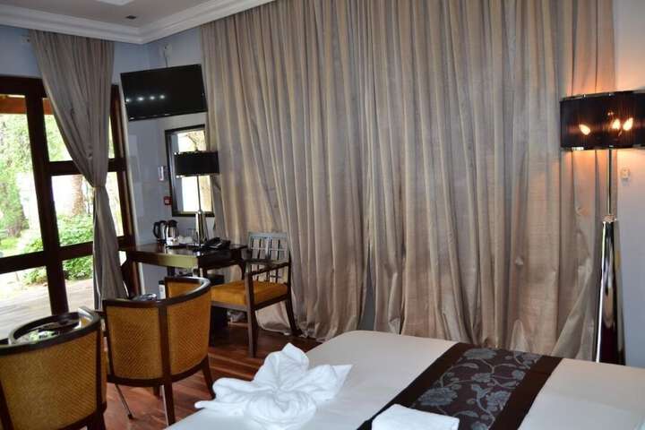 Room 4 of 13