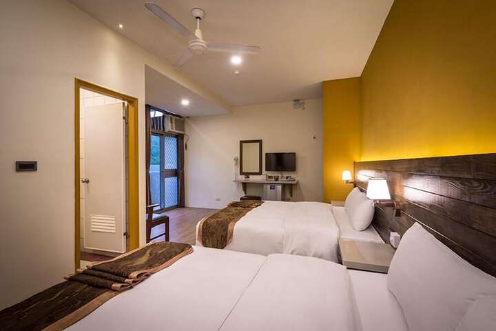Room 8 of 25