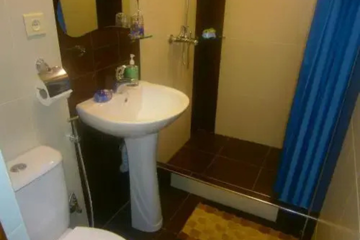 Room 5 of 12