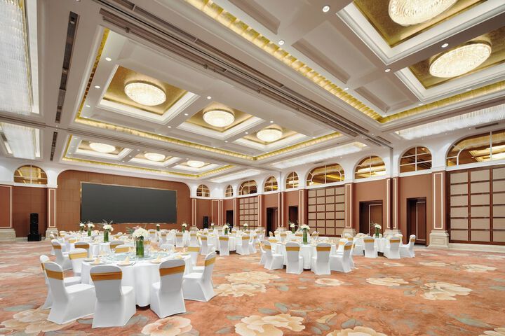 Ballroom/Hall 117 of 143