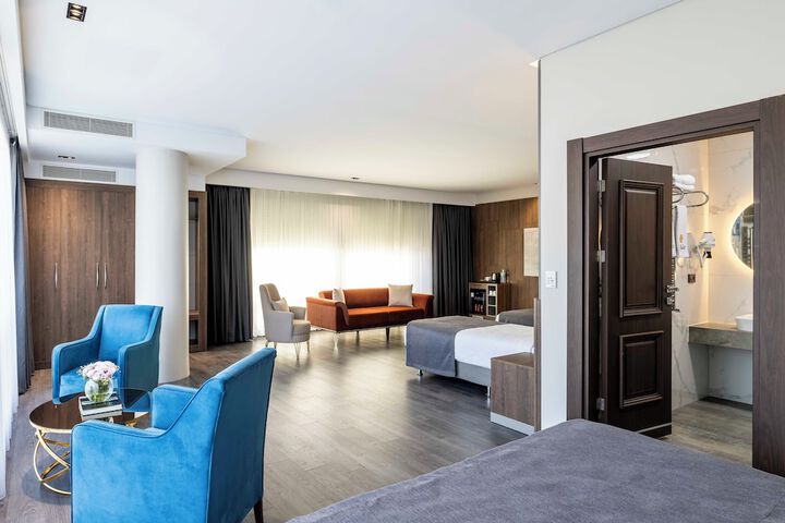 Room 3 of 63