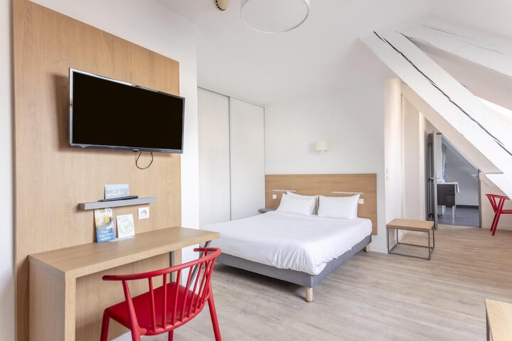 Room 3 of 32