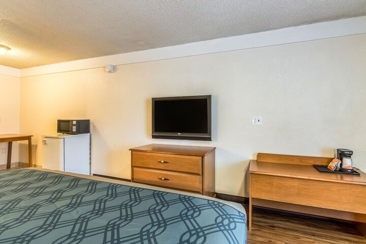 Room 8 of 37