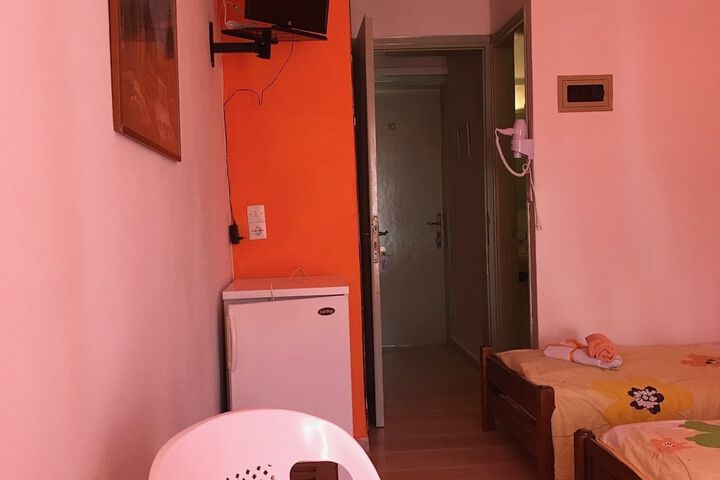 Room 27 of 42