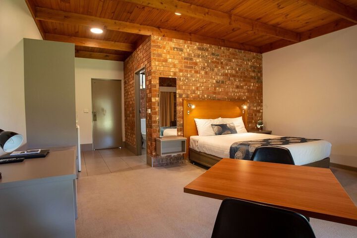 Room 6 of 32