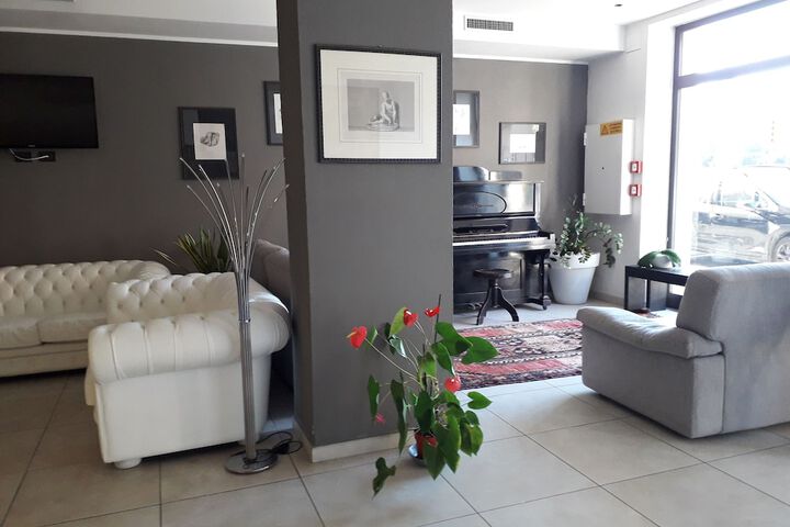Entrance & Lobby