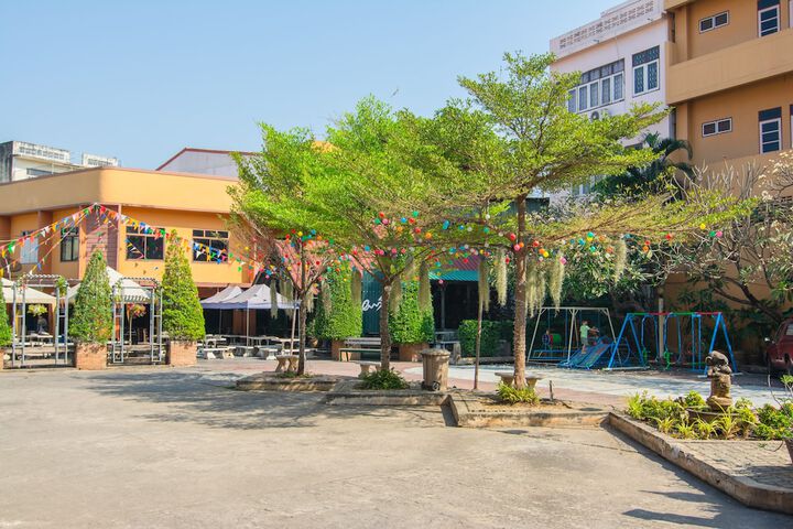Hotel Exterior 48 of 57