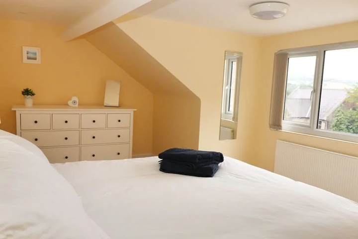 Room 2 of 9