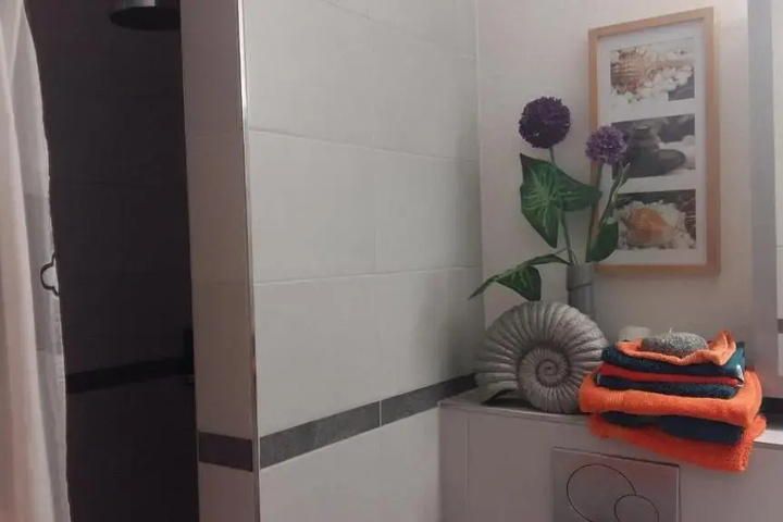 Room 8 of 15